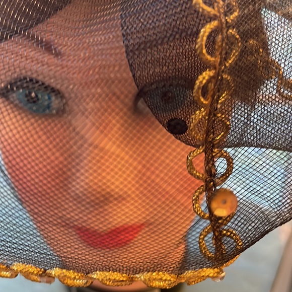 VINTAGE HAT VERY DIFFERENT LOOKING GOLD & BLACK - Picture 9 of 12